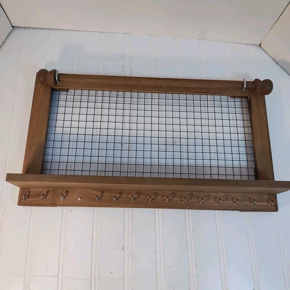 SoCal Buttercup Wooden Wall Mounted Jewelry Organizer Mesh Wire Hooks Rustic